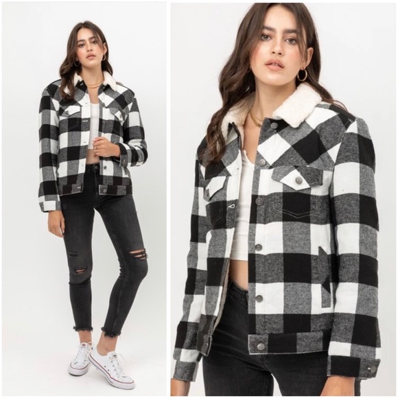 ShopGoGirl Jackets & Blazers - 🆕Plaid Sherpa collar button down jacket